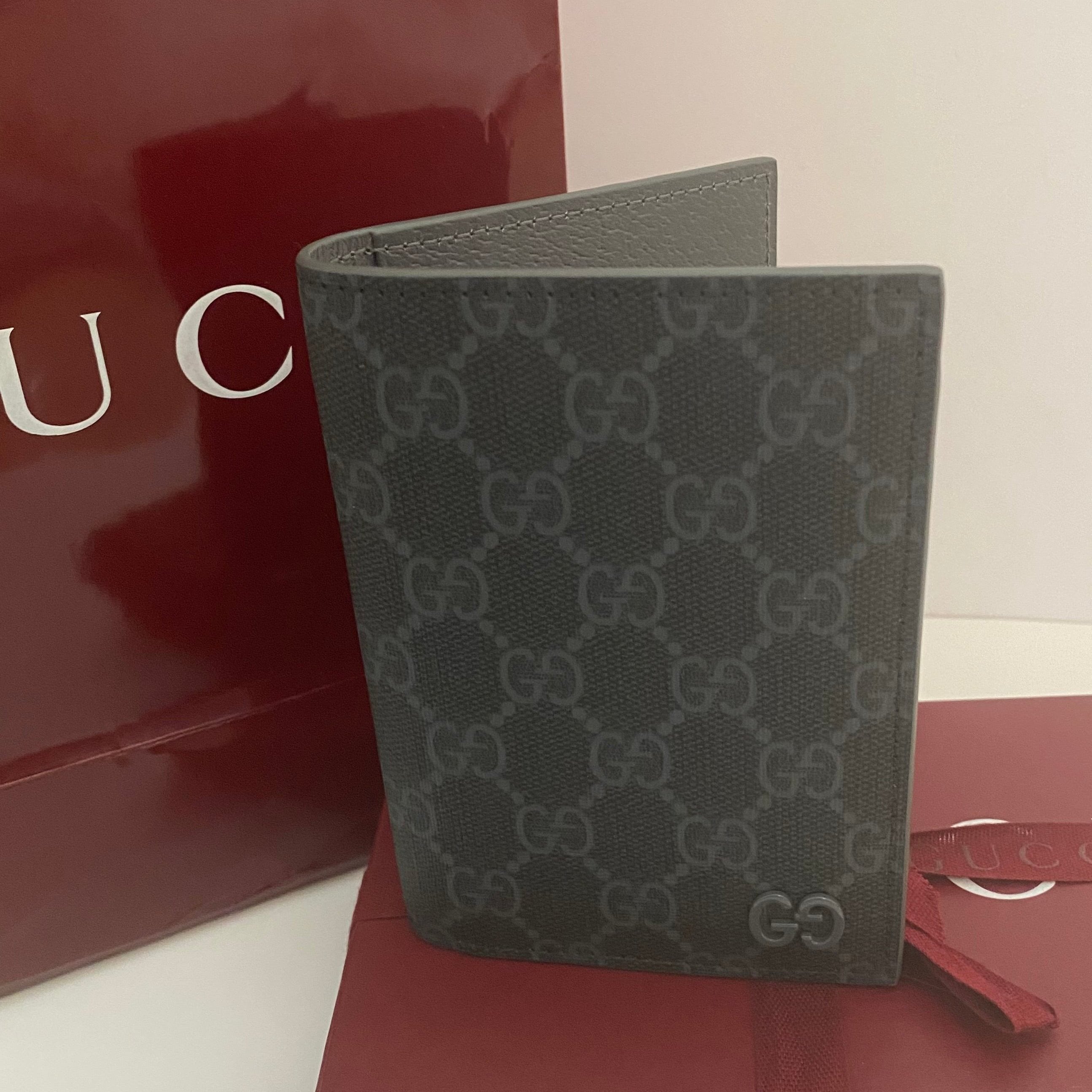 Gucci GG Supreme Canvas Passport Holder (RRP £265)